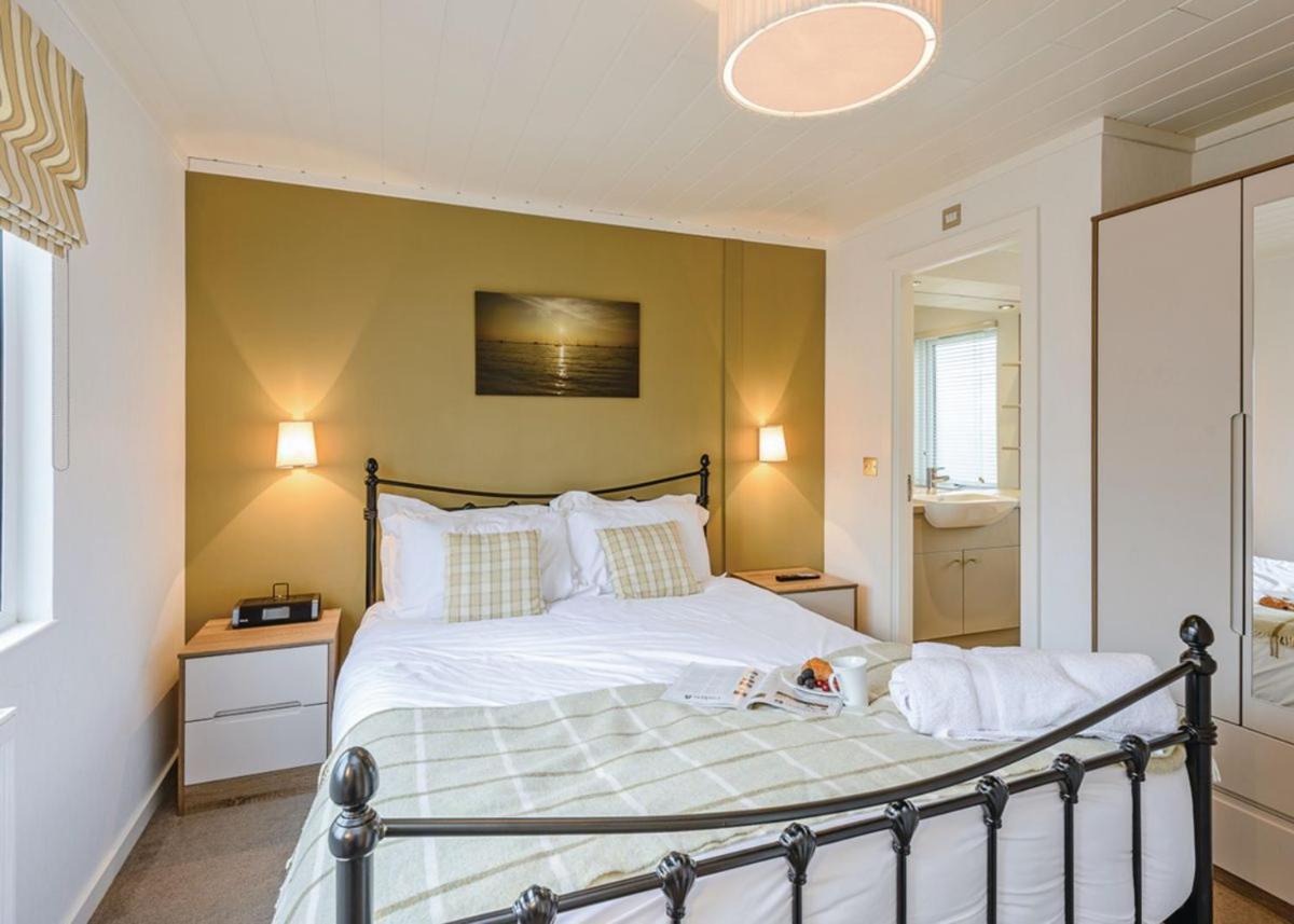 Hotel Woodside Coastal Retreat à Fishbourne  Extérieur photo